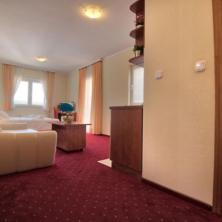 נאום Hotel Agava מראה חיצוני תמונה