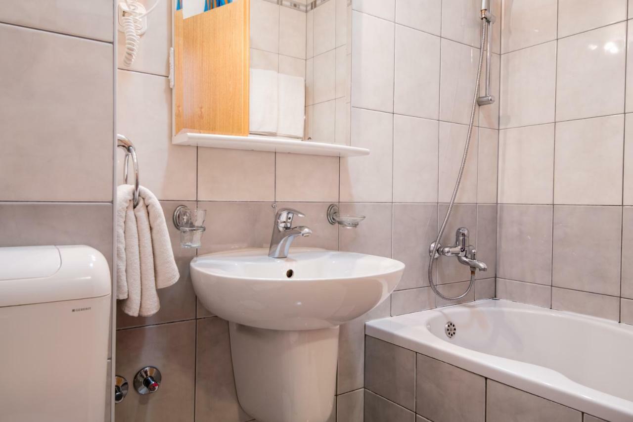 נאום Hotel Agava מראה חיצוני תמונה