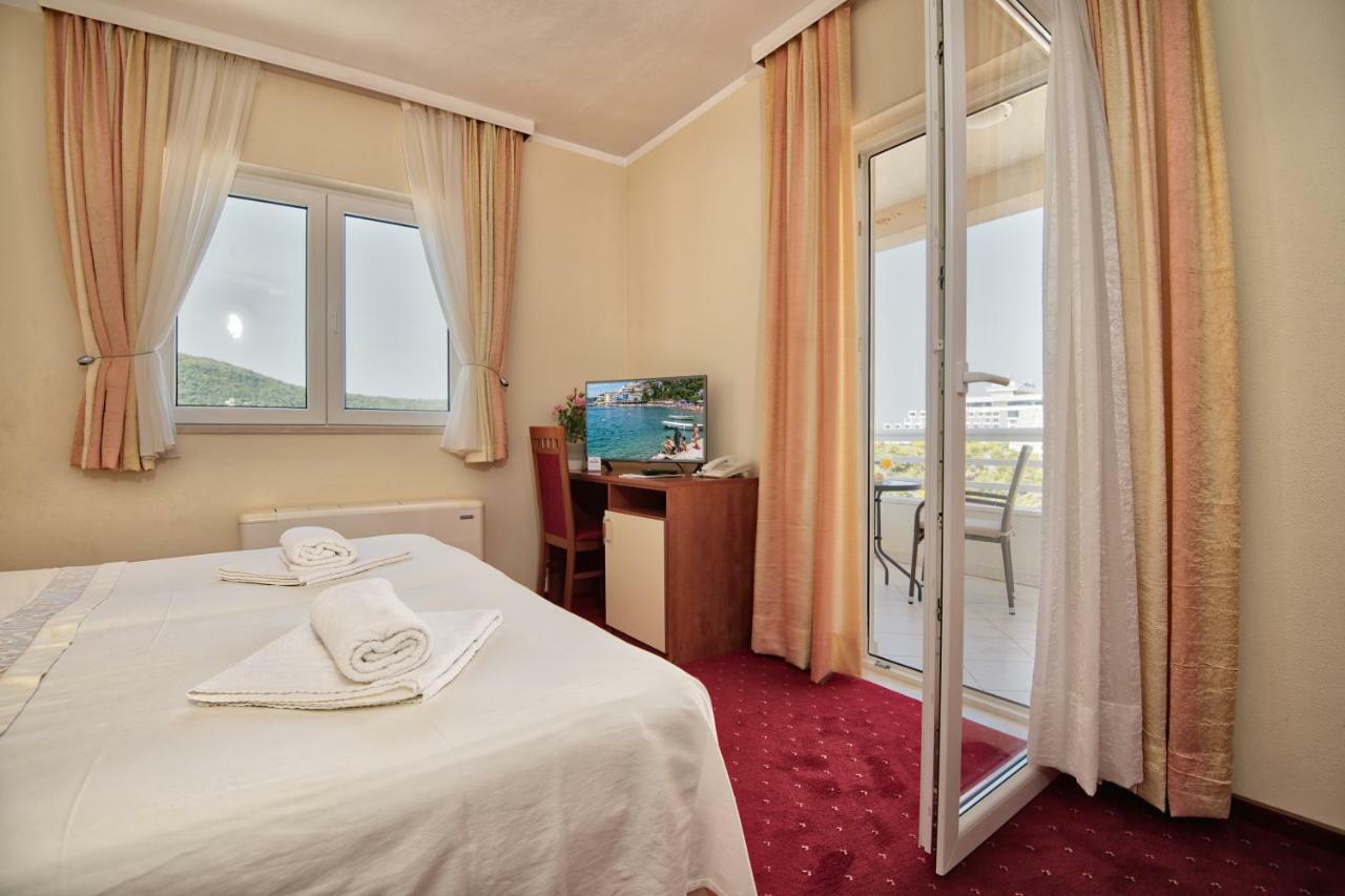 נאום Hotel Agava מראה חיצוני תמונה