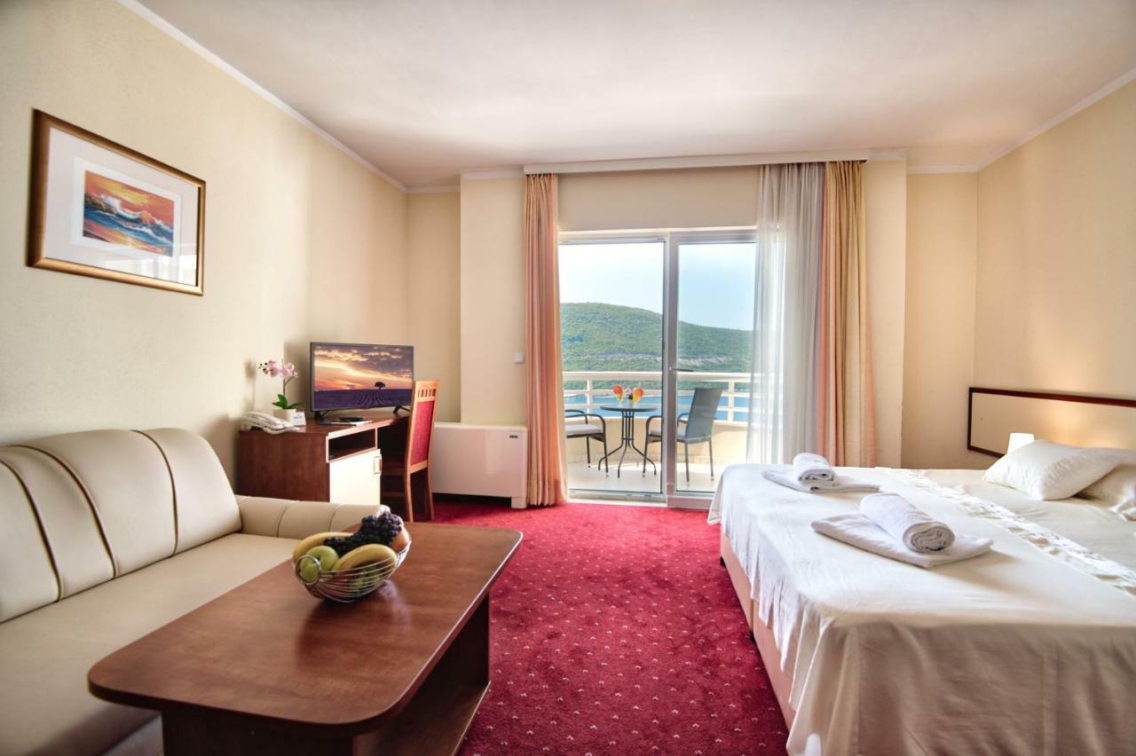 נאום Hotel Agava מראה חיצוני תמונה
