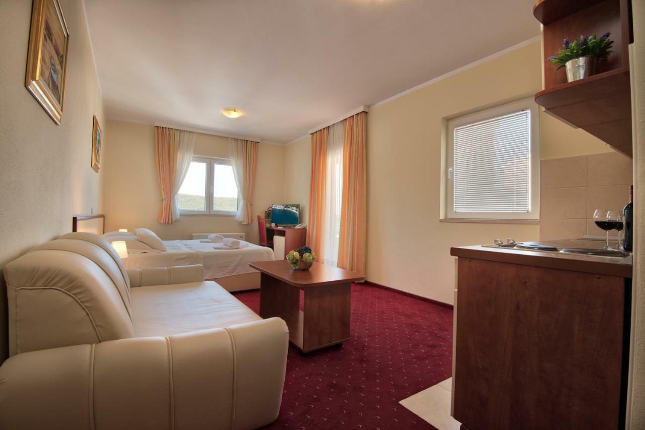 נאום Hotel Agava מראה חיצוני תמונה