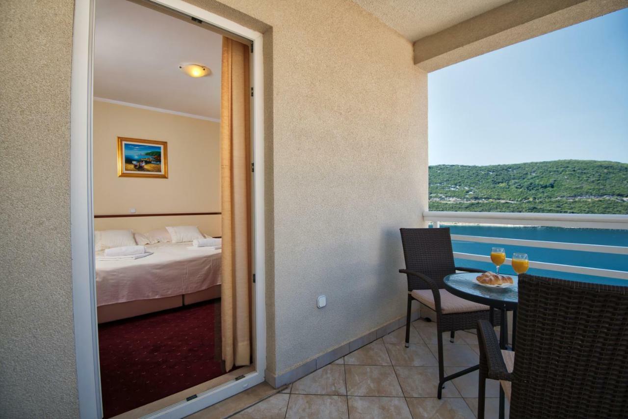 נאום Hotel Agava מראה חיצוני תמונה