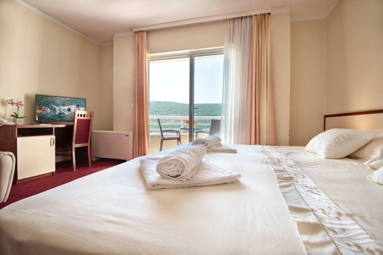 נאום Hotel Agava מראה חיצוני תמונה