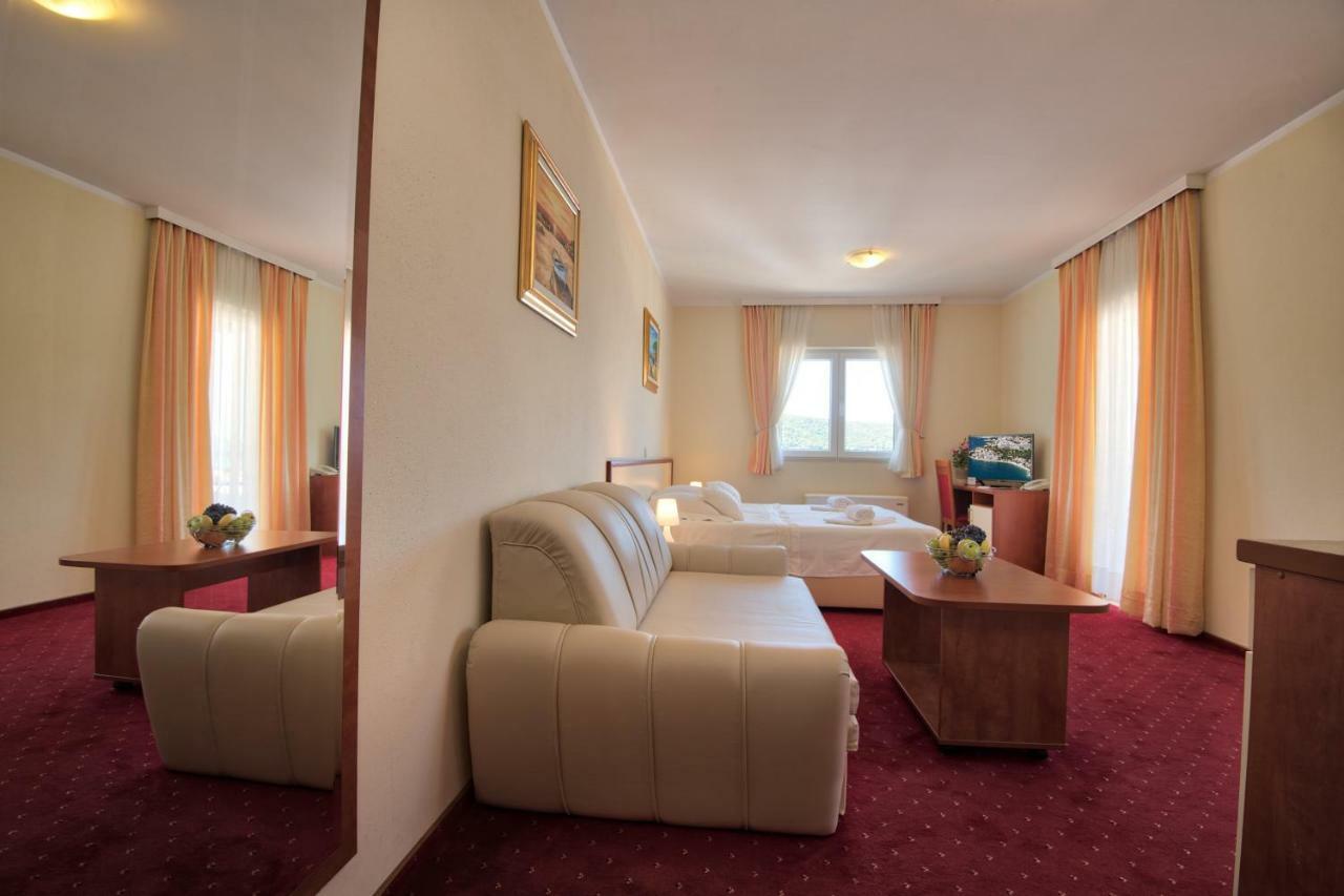 נאום Hotel Agava מראה חיצוני תמונה