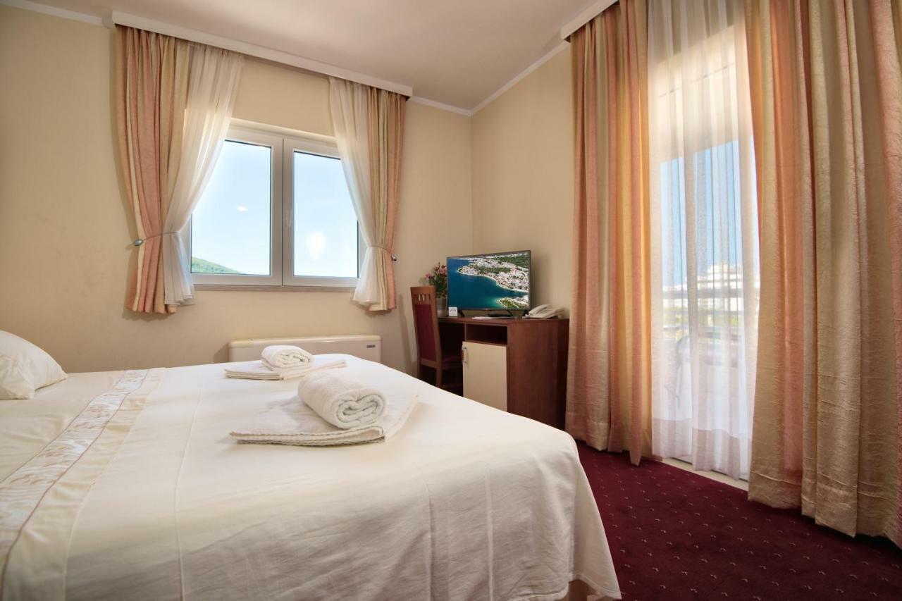 נאום Hotel Agava מראה חיצוני תמונה