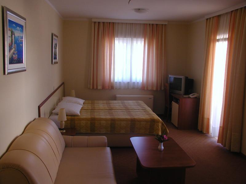 נאום Hotel Agava מראה חיצוני תמונה
